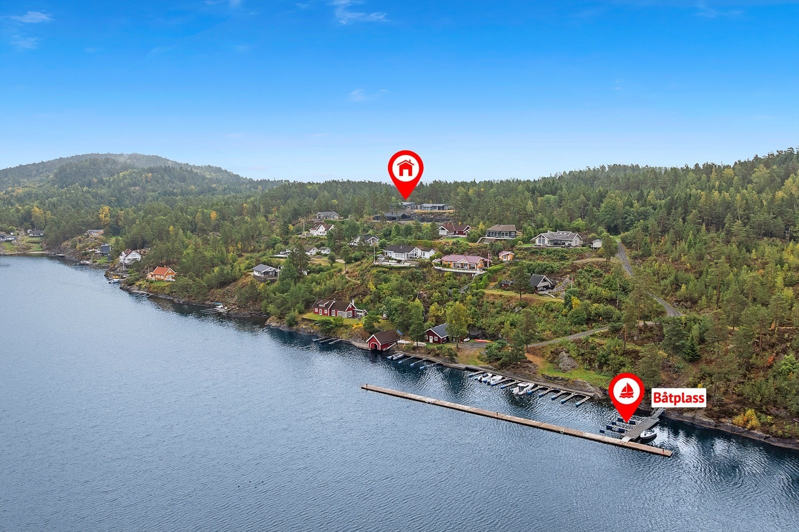 Eiendommen ligger på Gumøy med nydelig utsikt utover sjø og natur. Meget solrikt! Galleribilde