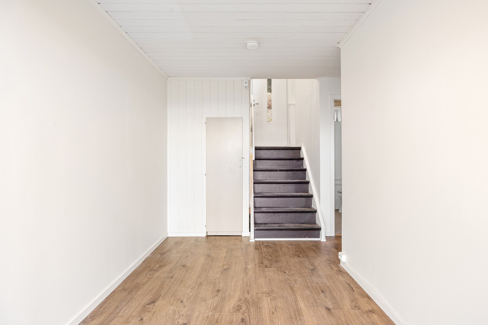 Trapp ned til sokkeletasje. Galleribilde