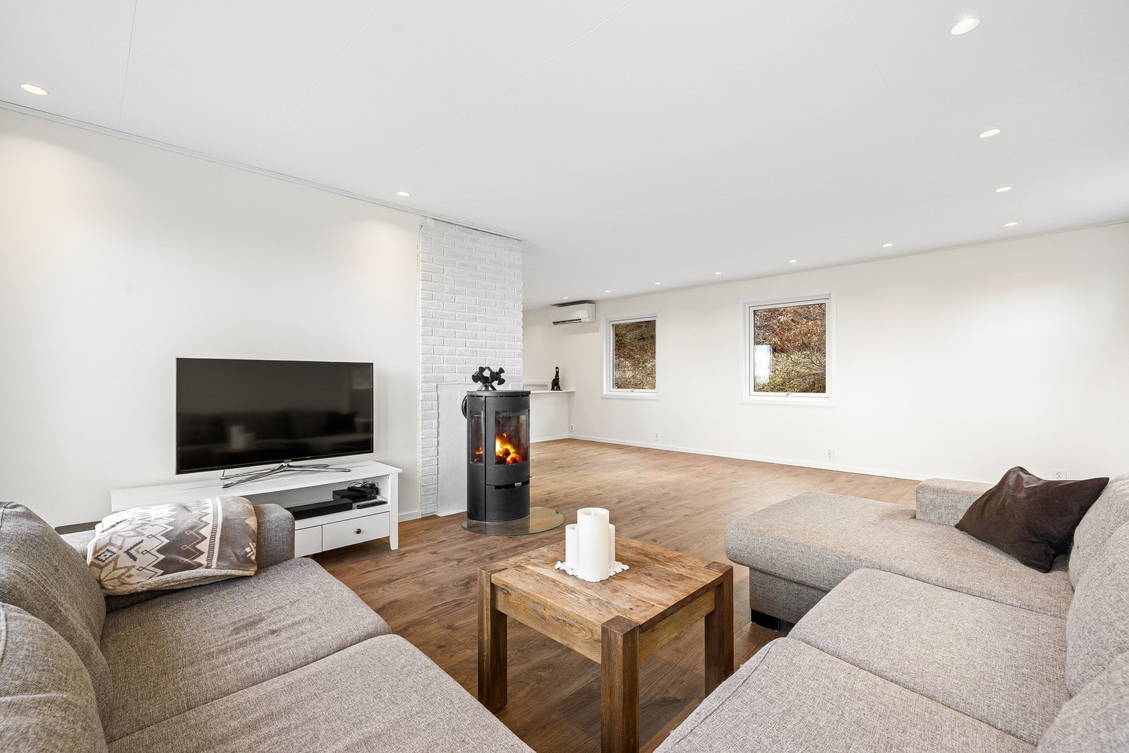 Vedovn og varmepumpe som varmekilder. Galleribilde