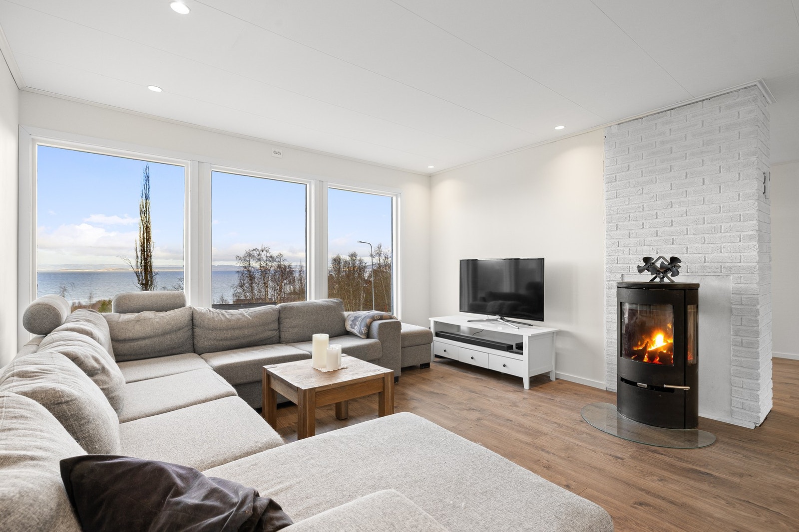 Romslig og åpen stue på 44,7 kvm. Galleribilde