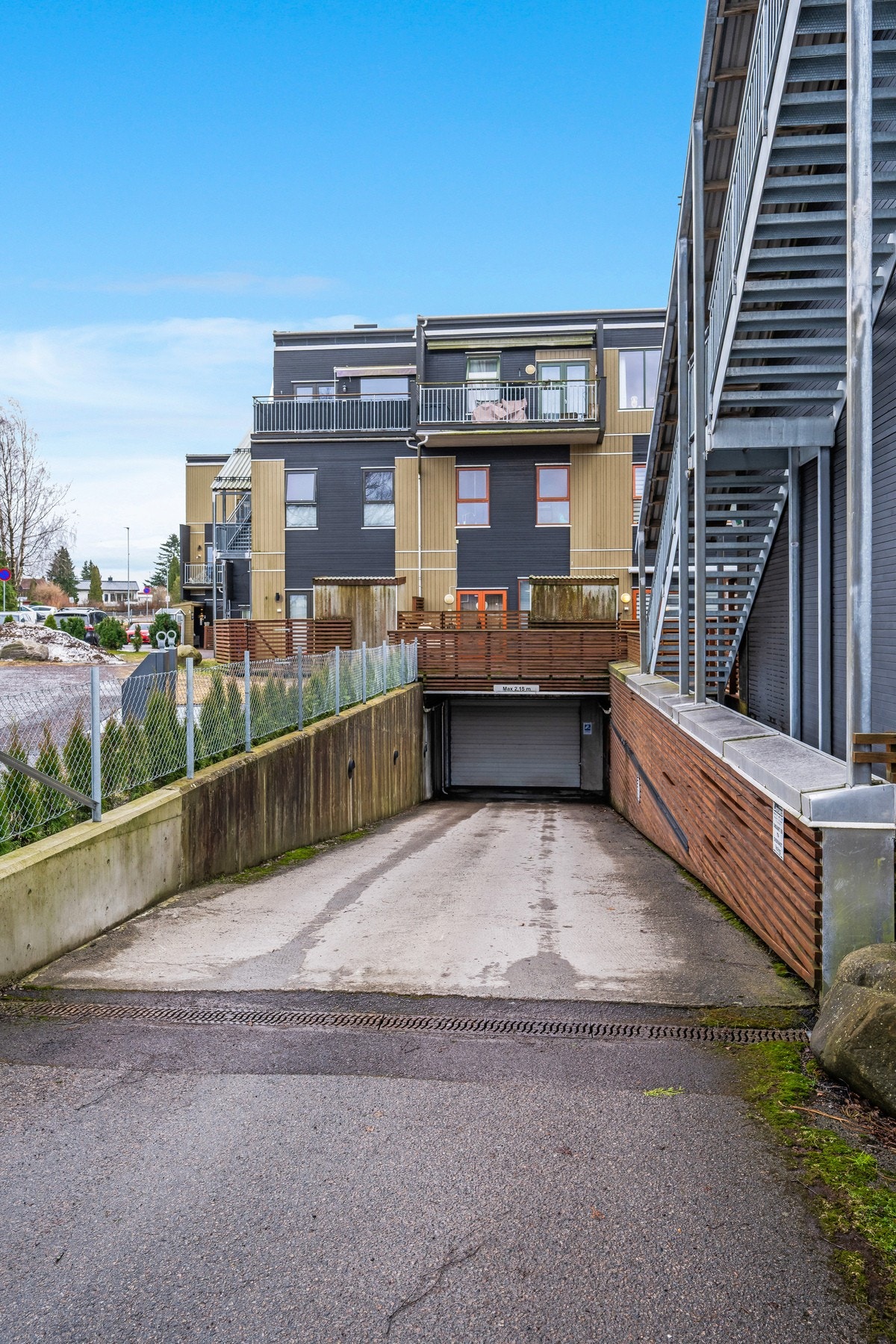 Nedkjøring til boder og felles garasjekjeller Galleribilde