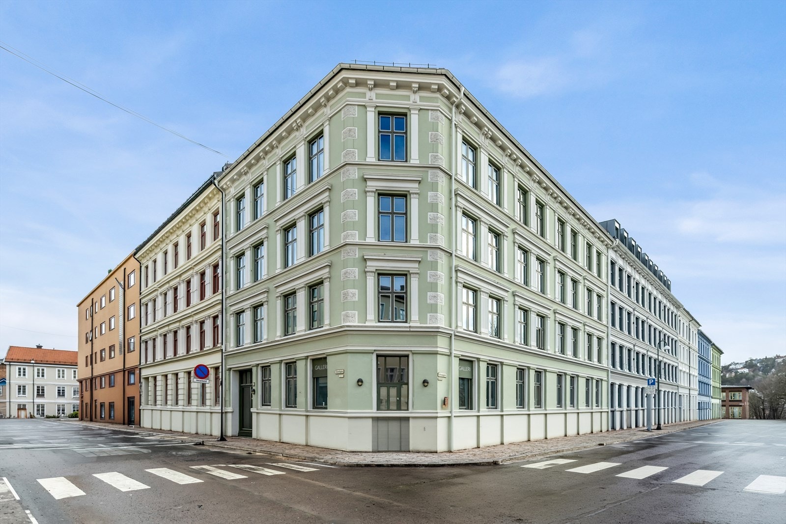 Eiendommen ligger i et område beskrevet som 'bynært samtidig landsbyaktig'. Galleribilde