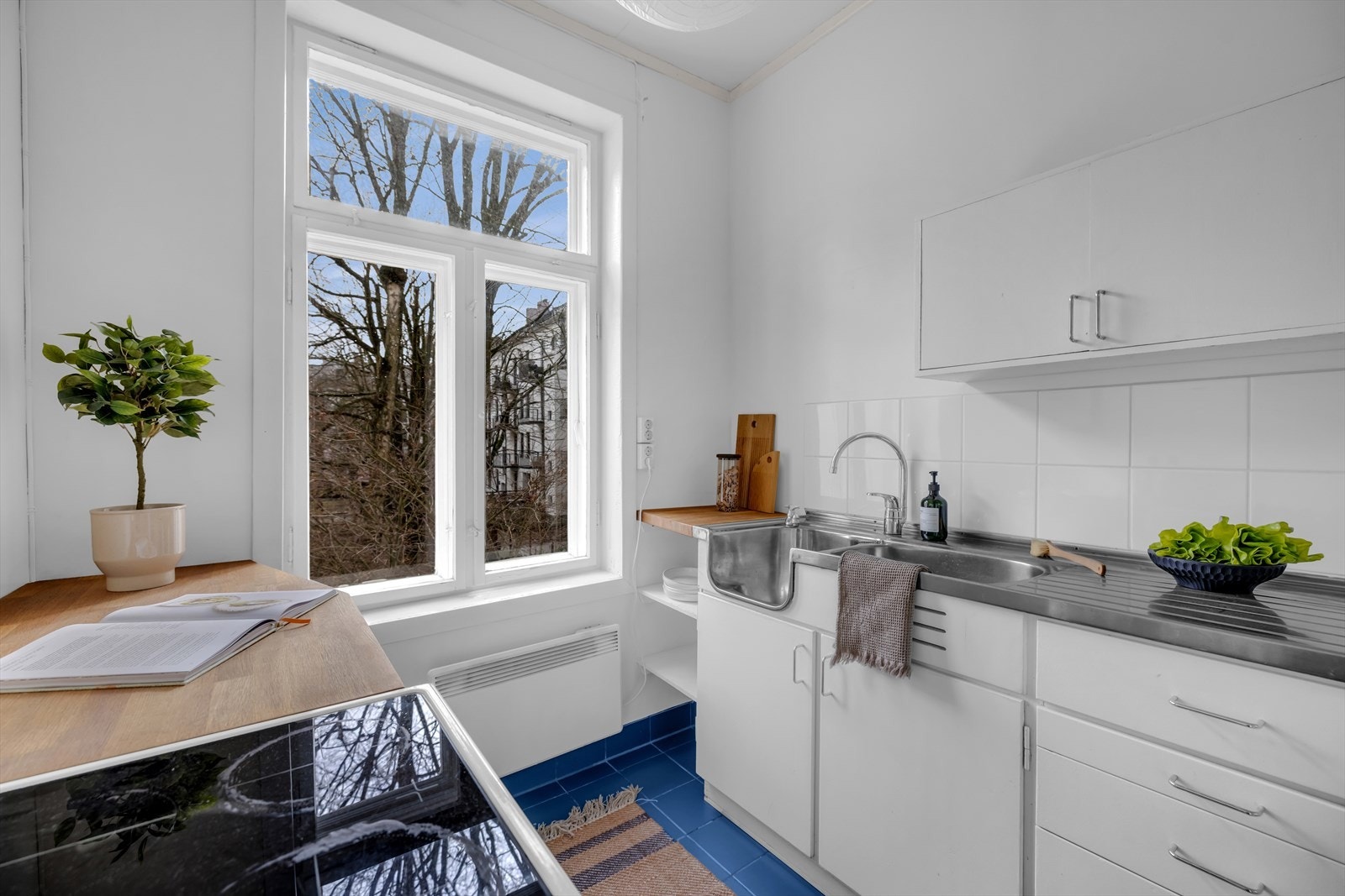 Stort potensiale i et lyst og trivelig areal for kjøkken. Galleribilde