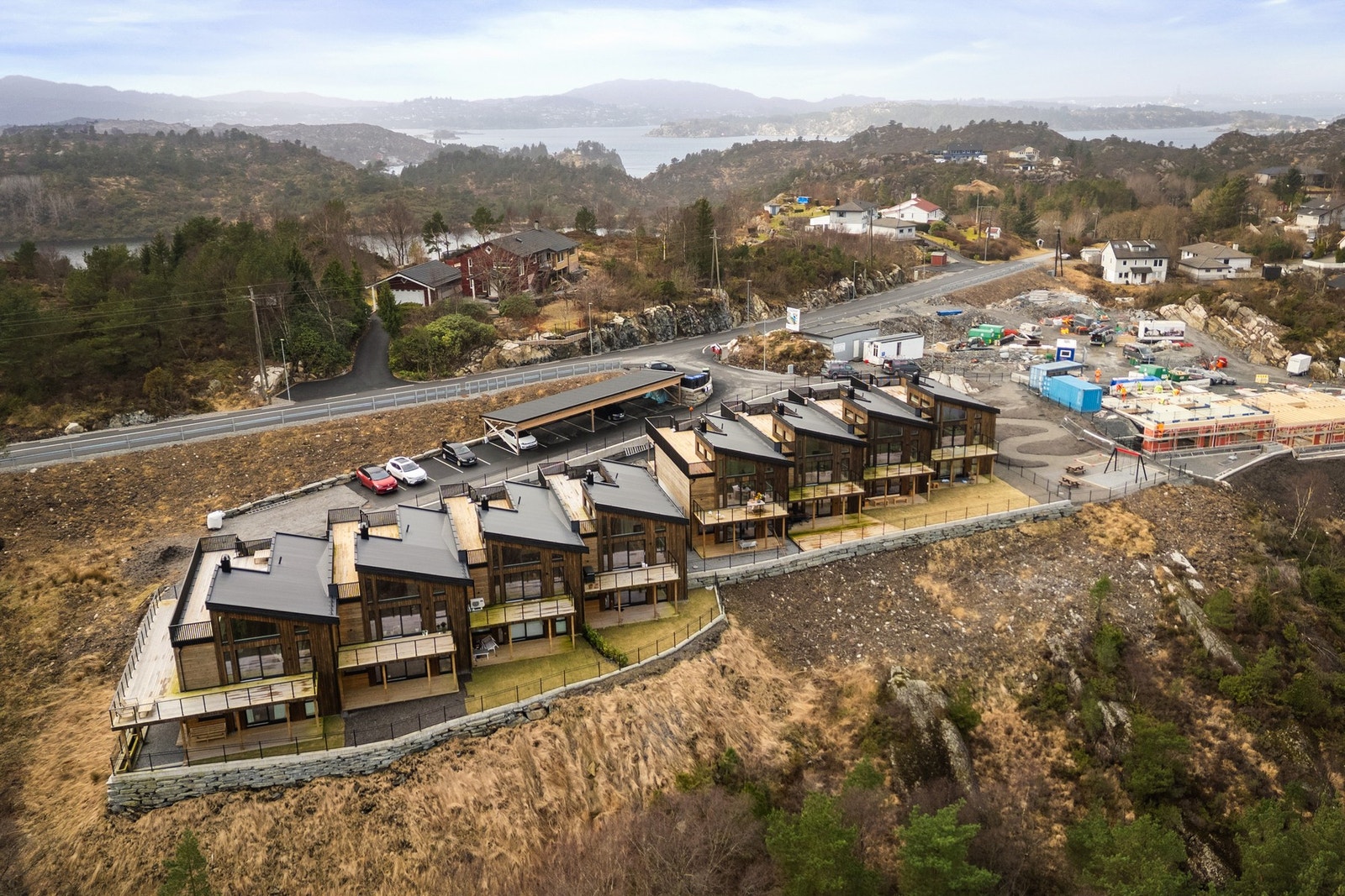 Boligen ligger i ett nytt boligfelt. Galleribilde