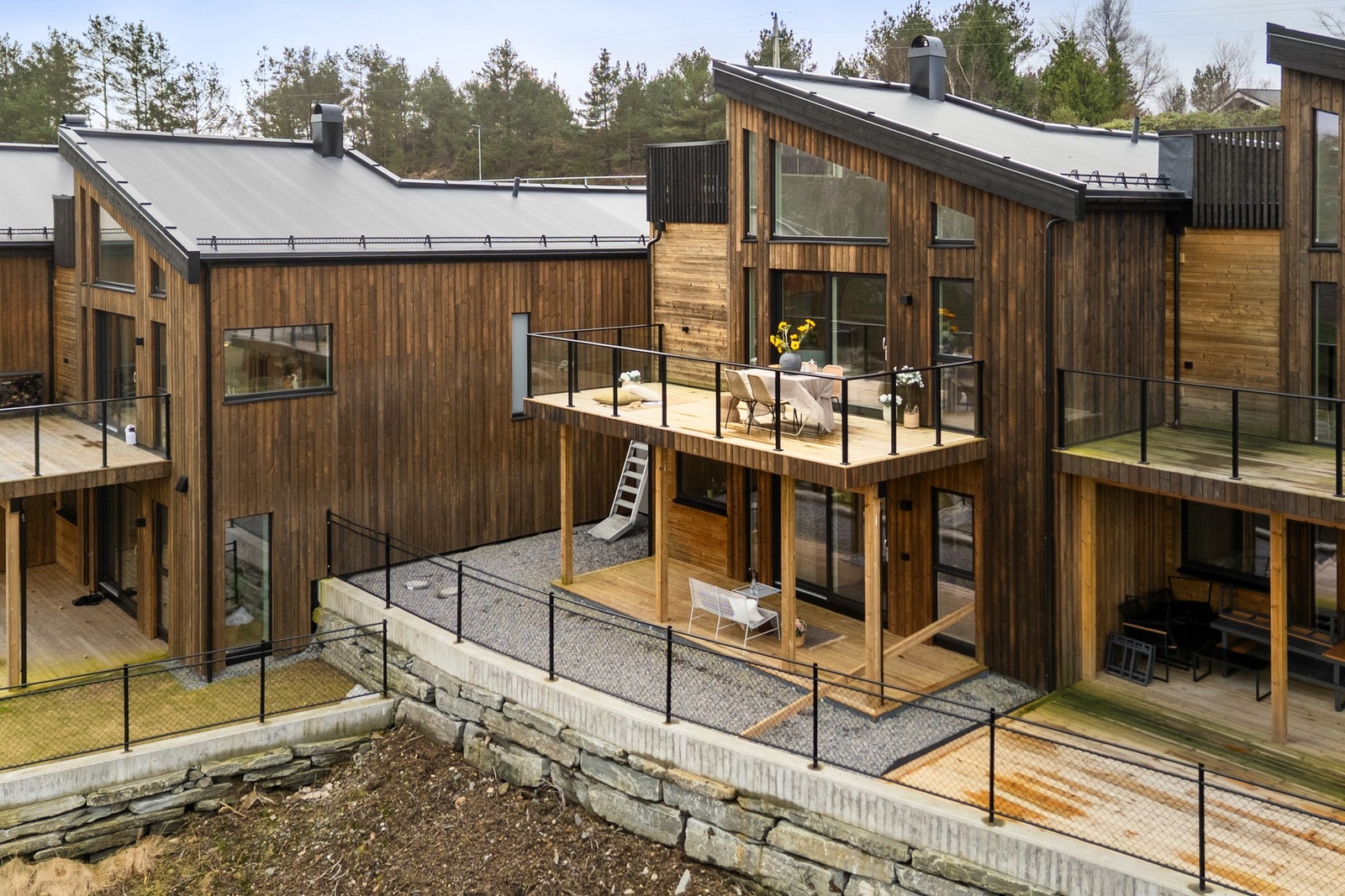 Boligen er bygget i gode og fine materialer. Galleribilde