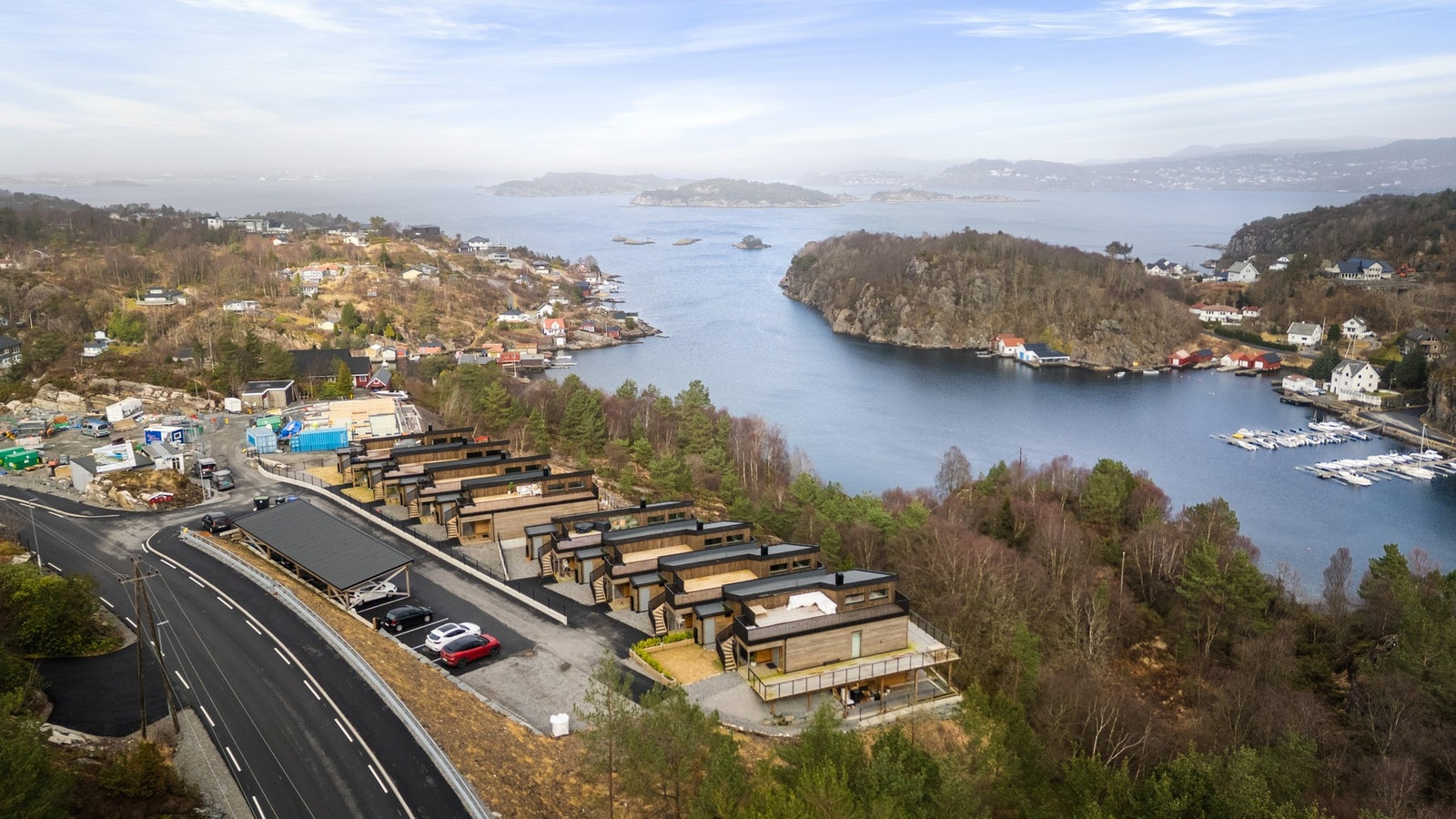 Boligen har en nydelig og naturskjønn beliggenhet. Galleribilde
