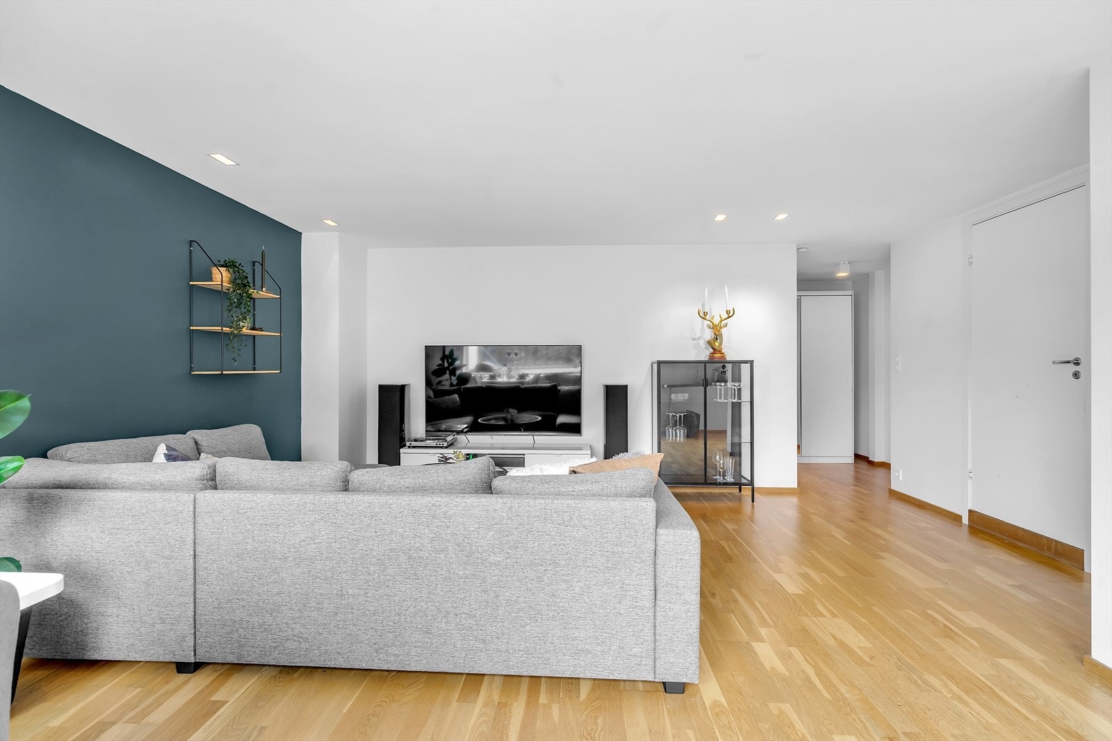 Leiligheten er ombygd og fremstår som svært arealeffektiv Galleribilde