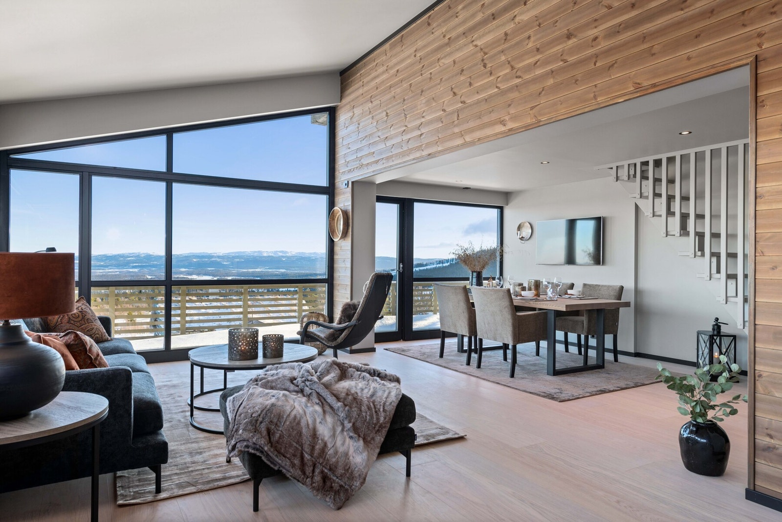 Privatmegleren ved Morten Liavaag har gleden av å presentere denne nyoppførte drømmeleilighet på Guriset - Panoramautsikt og luksuriøs komfort! Galleribilde