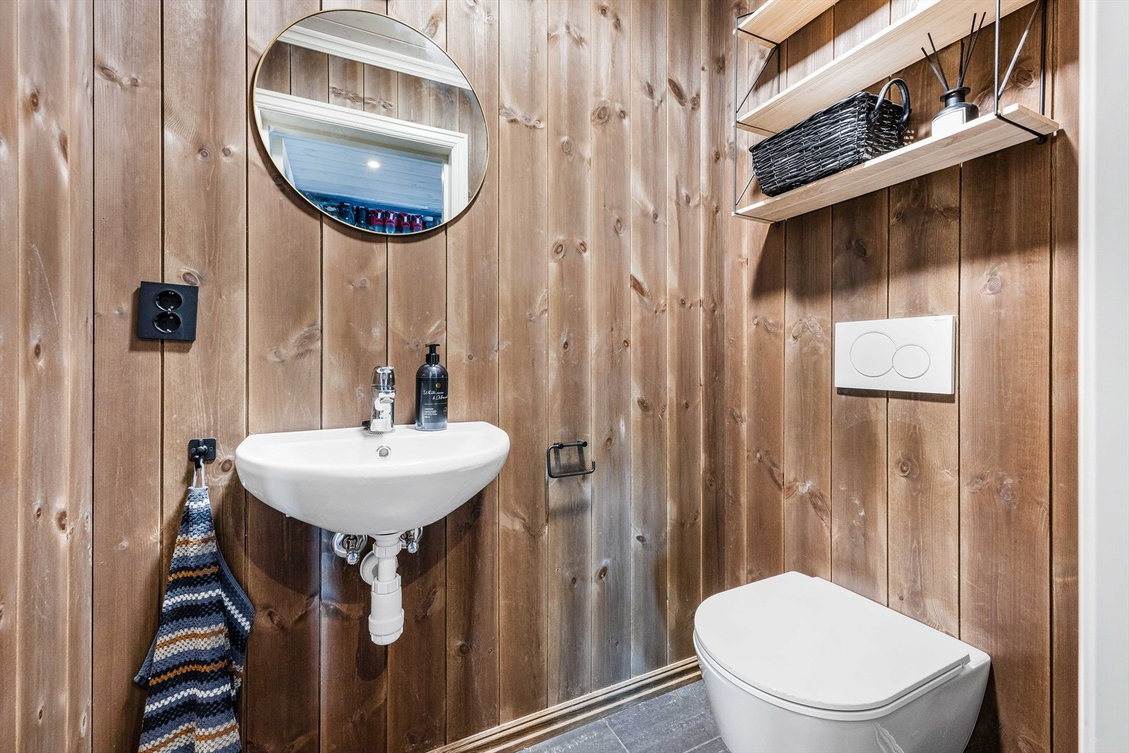 Det er i tillegg et separat wc-rom, noe som gjør det praktisk for flere brukere. Galleribilde