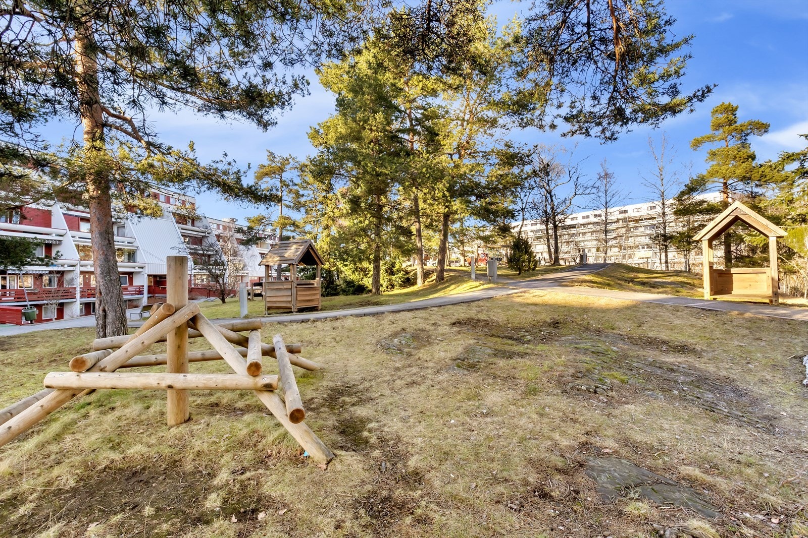 Bakgård. Galleribilde