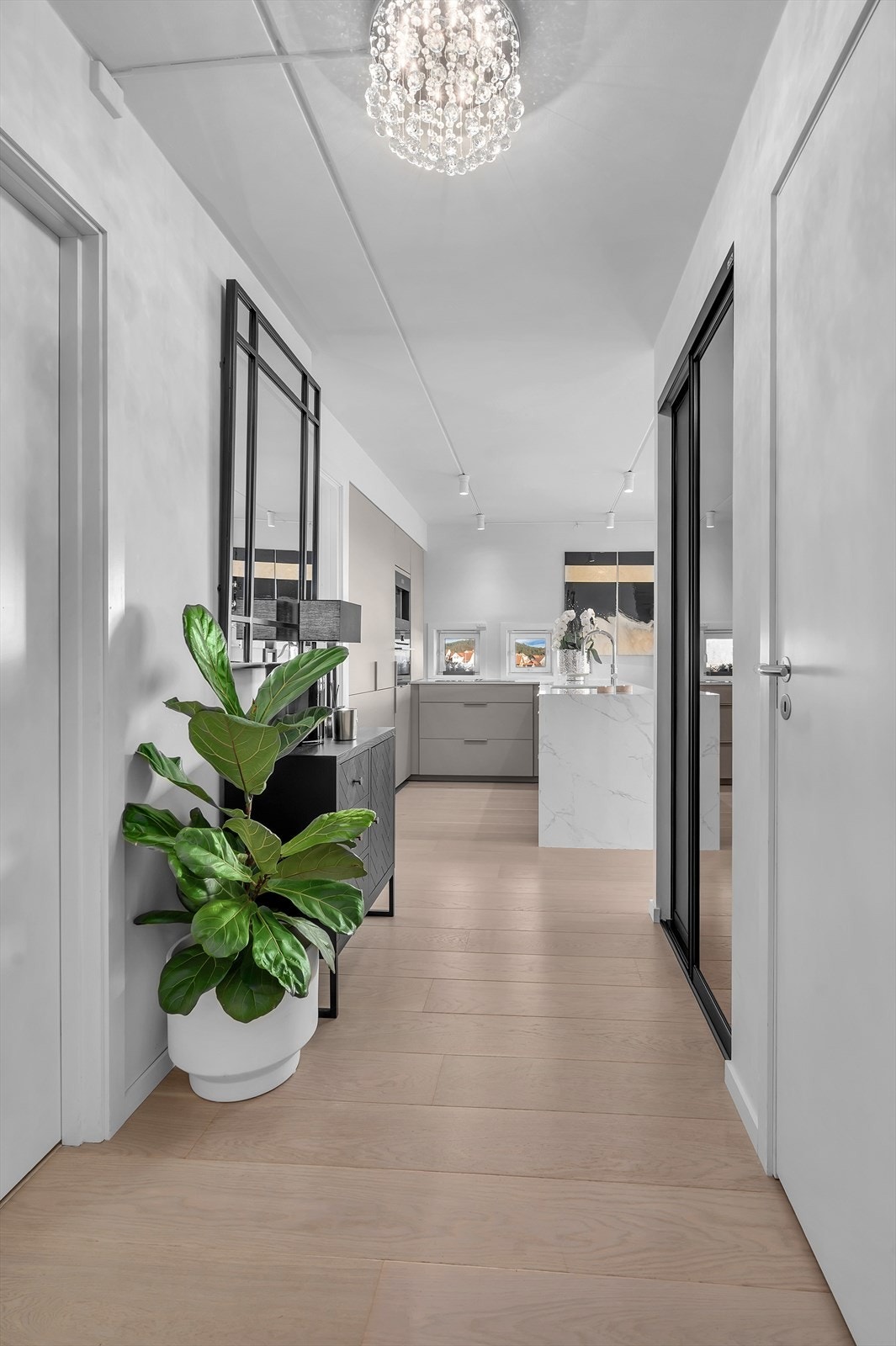 Åpent fra gang ut til kjøkken/stue Galleribilde