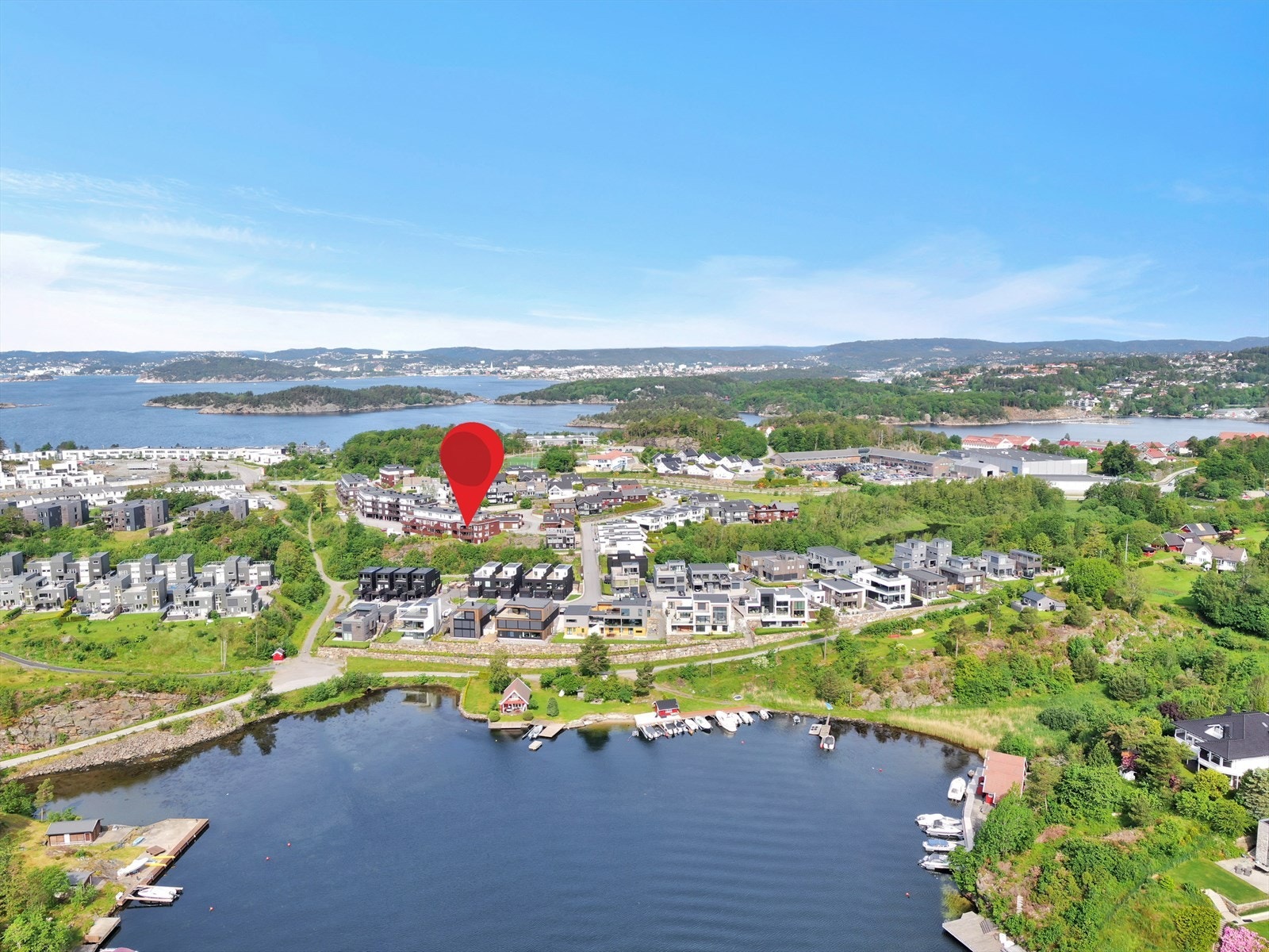 Nydelig beliggenhet i et etablert og sjønært boligområde Galleribilde