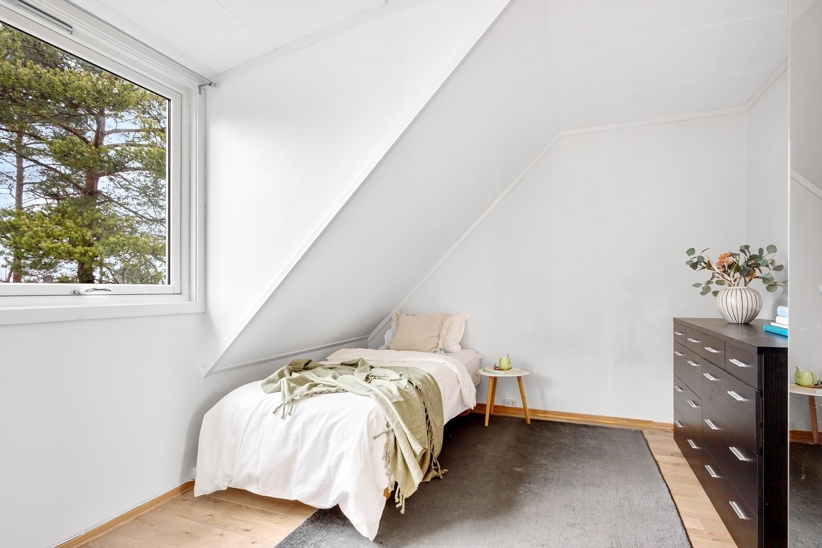 Samtlige soverom har plass til seng med tilhørende møblement. Galleribilde