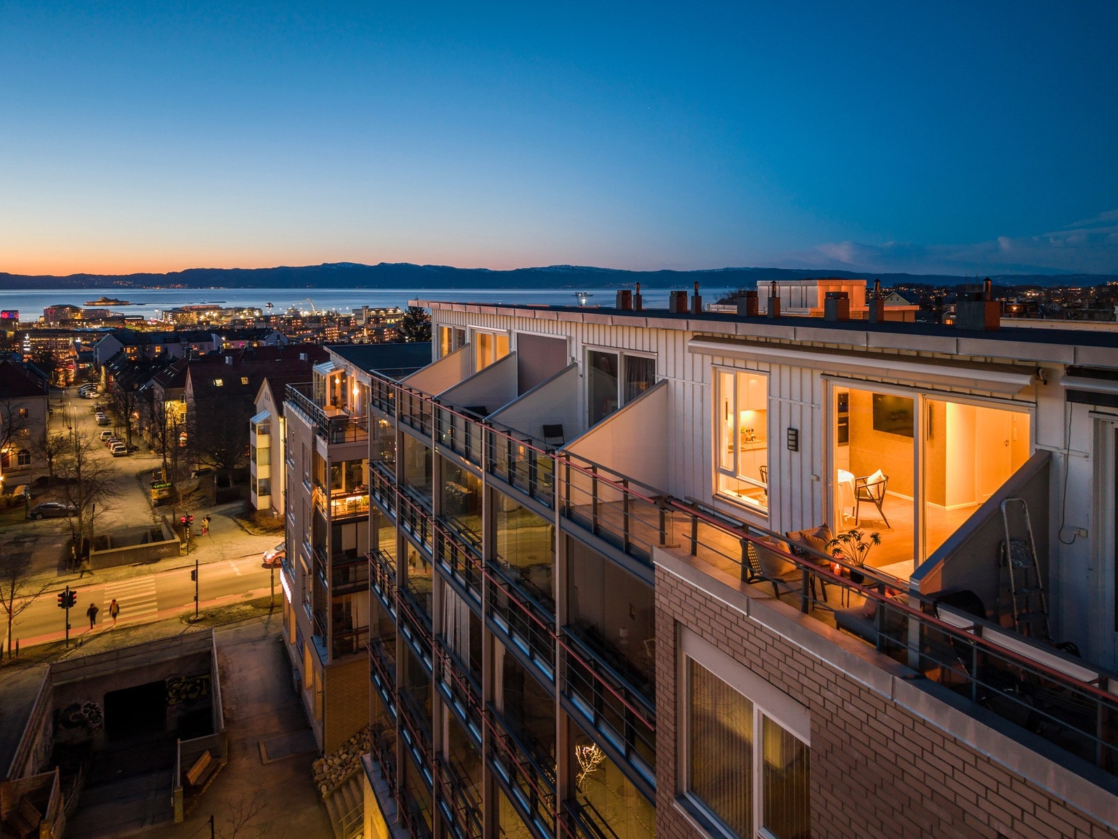 Nydelig beliggenhet både hva gjelder utsikt og solforhold. Galleribilde