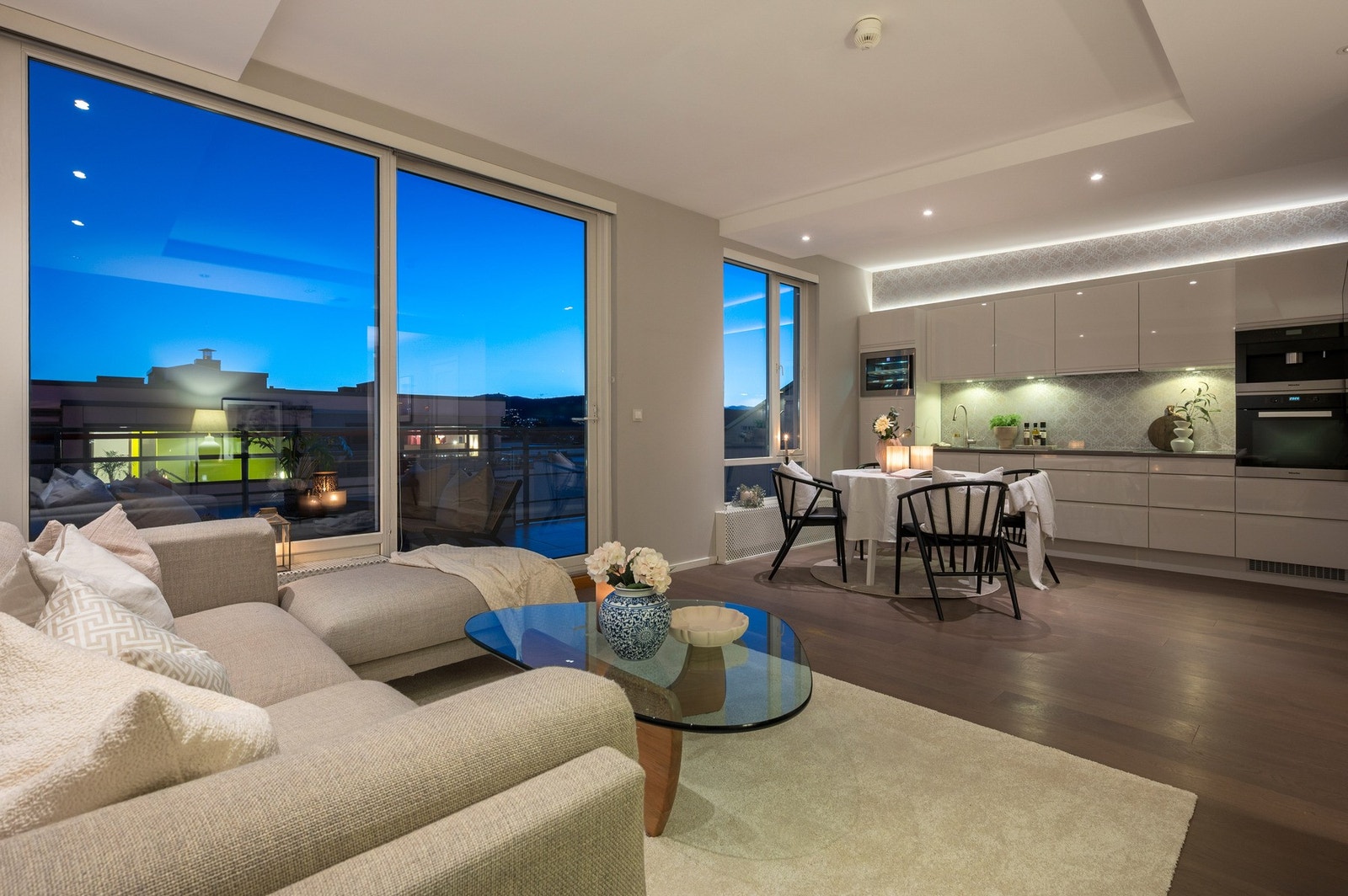 Velkommen til Stadsing Dahls gate 9! En nydelig 3-roms topp-leilighet med glimrende beliggenhet! Galleribilde