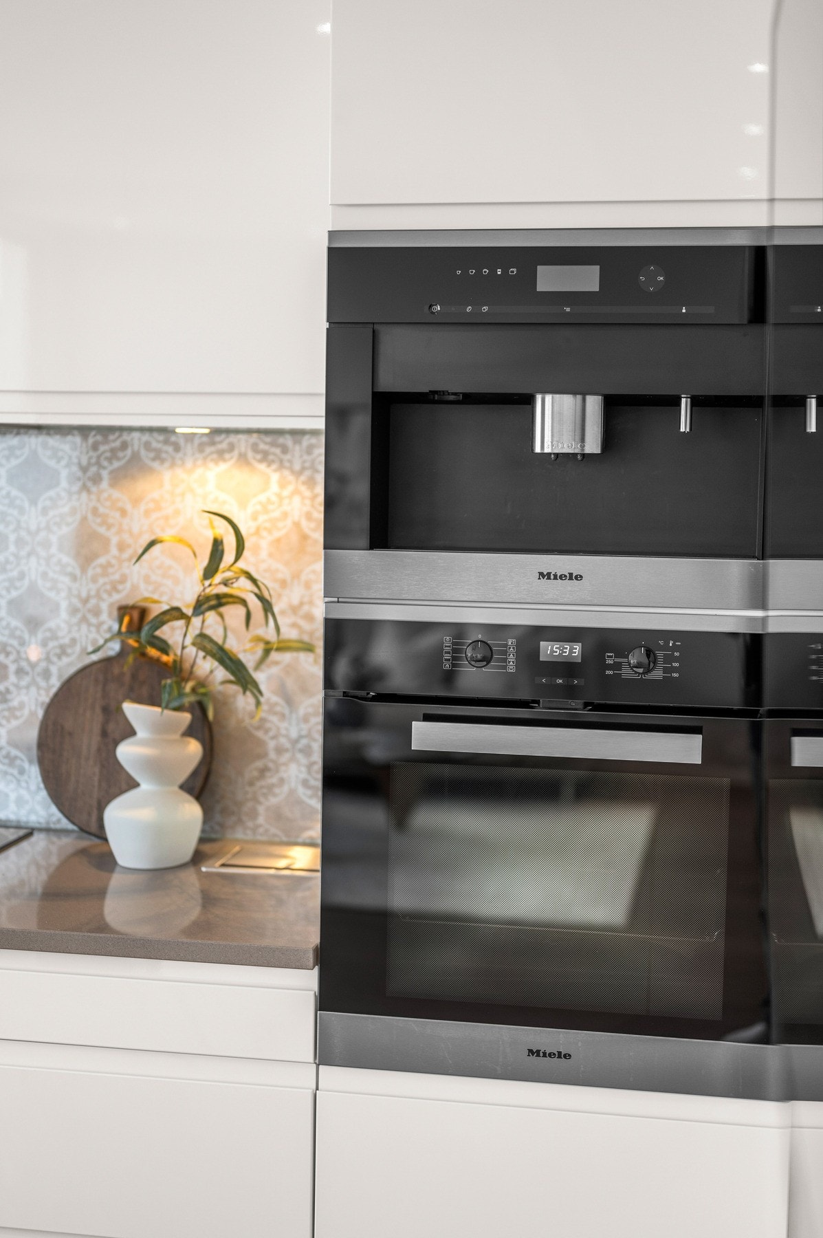 Integrerte løsninger gir et stilrent uttrykk. Mekanisk avtrekk over stekesonen. Galleribilde