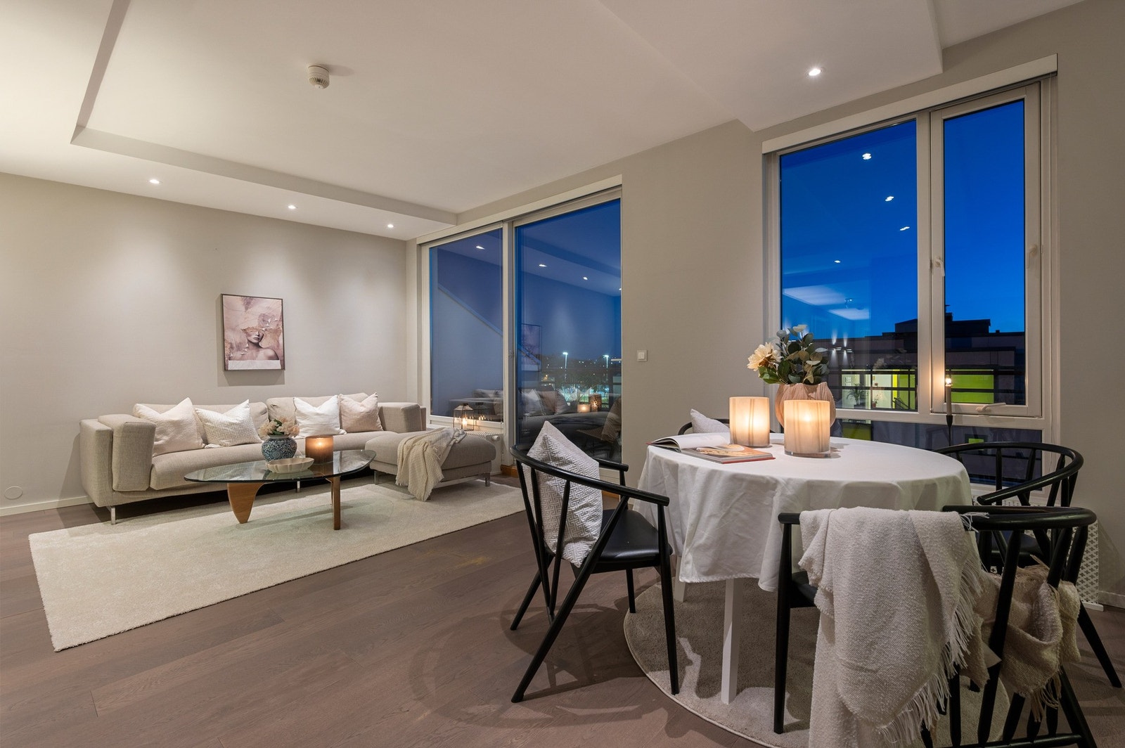 Boligen inneholder gang, baderom, 2 soverom, garderobe og stue/kjøkken. Galleribilde