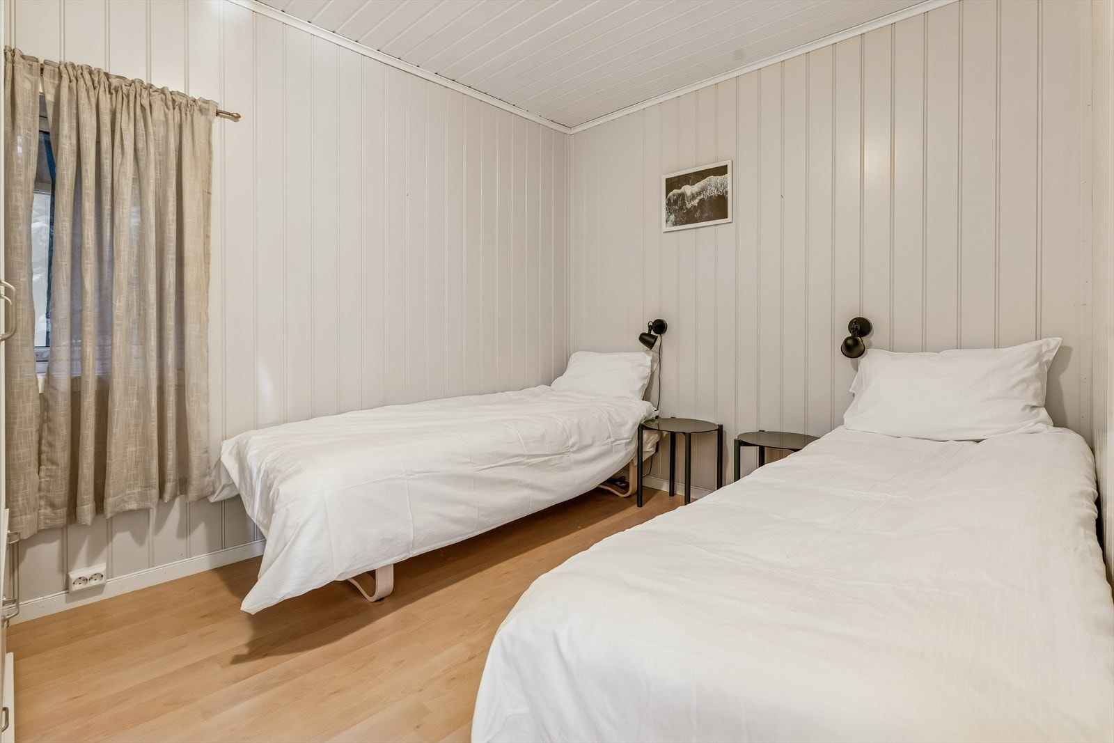 Eit lunt og sjarmerande soverom, gjesterom eller kontor. Galleribilde