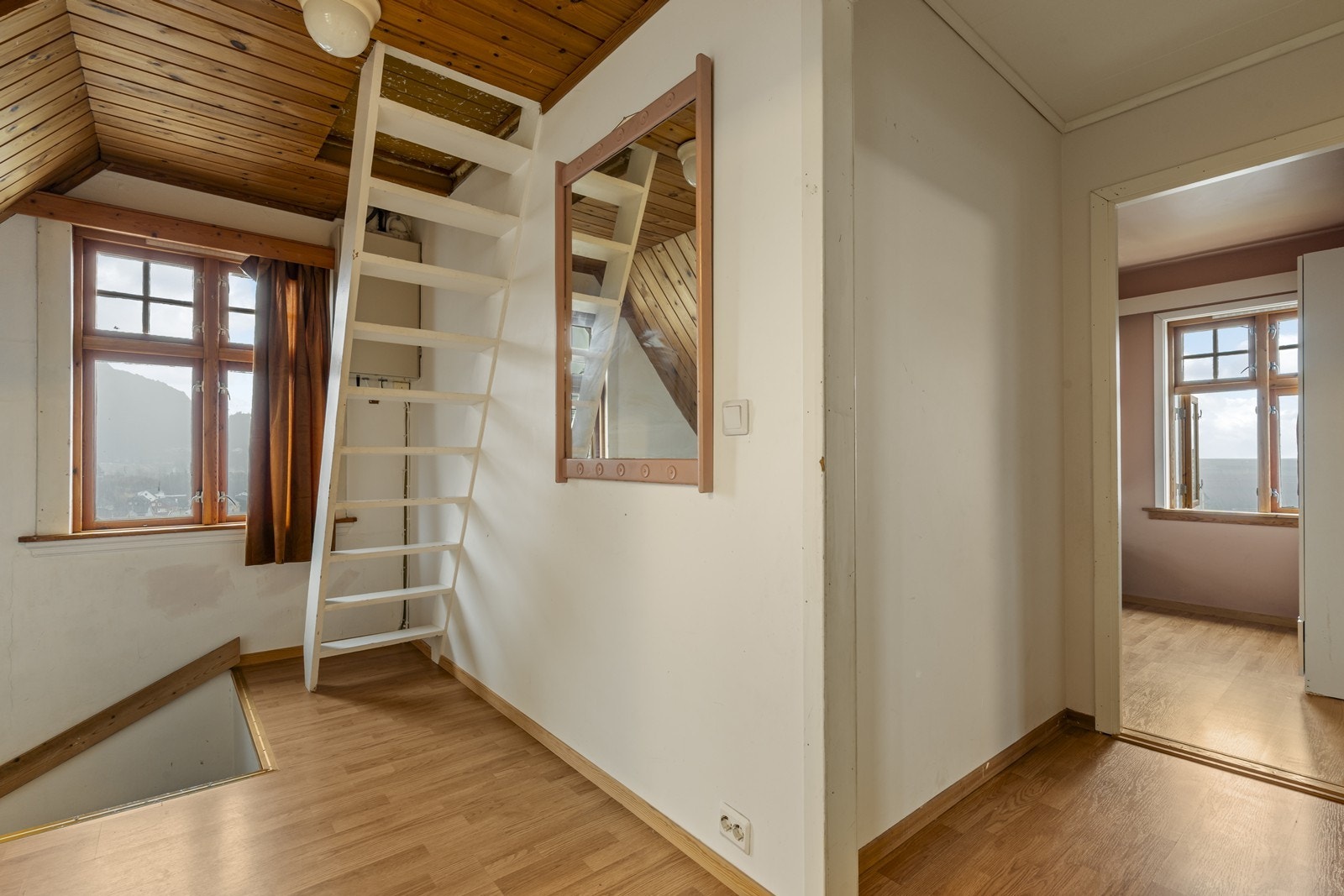 I denne etasjen ligger 3 soverom og bad. Galleribilde