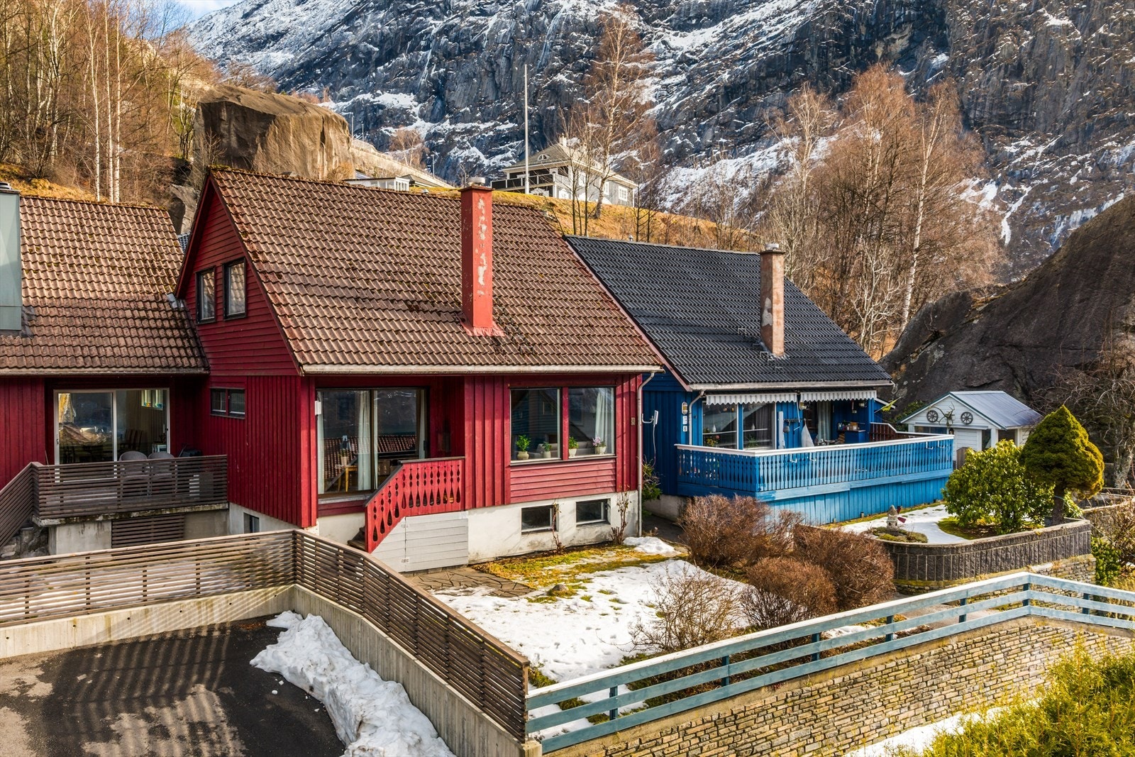 Hagen byr på flere uteområder med plen. Galleribilde