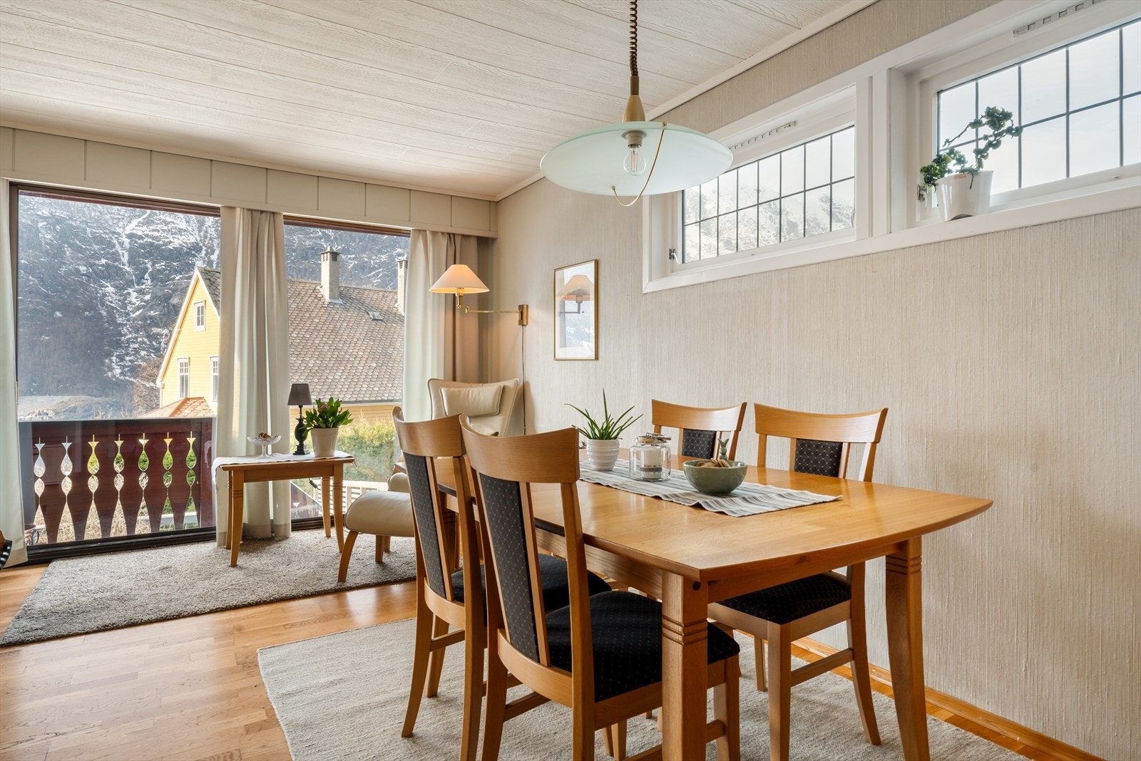 Her er det god plass til spisegruppe. Galleribilde