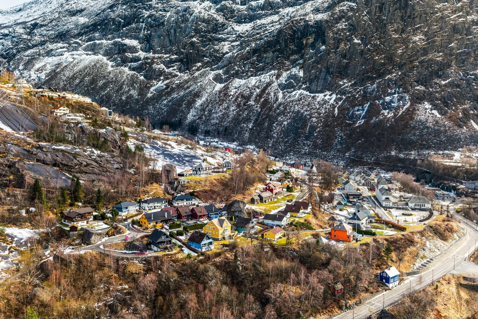 Boligen har en utmerket beliggenhet for de som ønsker beliggenhet i et rolig, idyllisk, svært barnevennlig og etablert område. Galleribilde