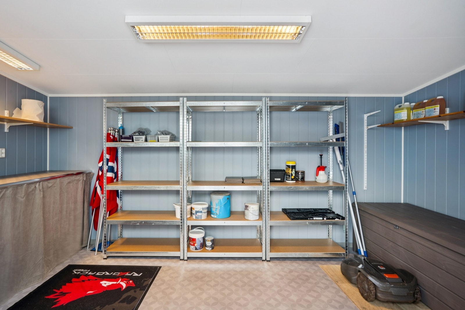 Inne i uthus Galleribilde