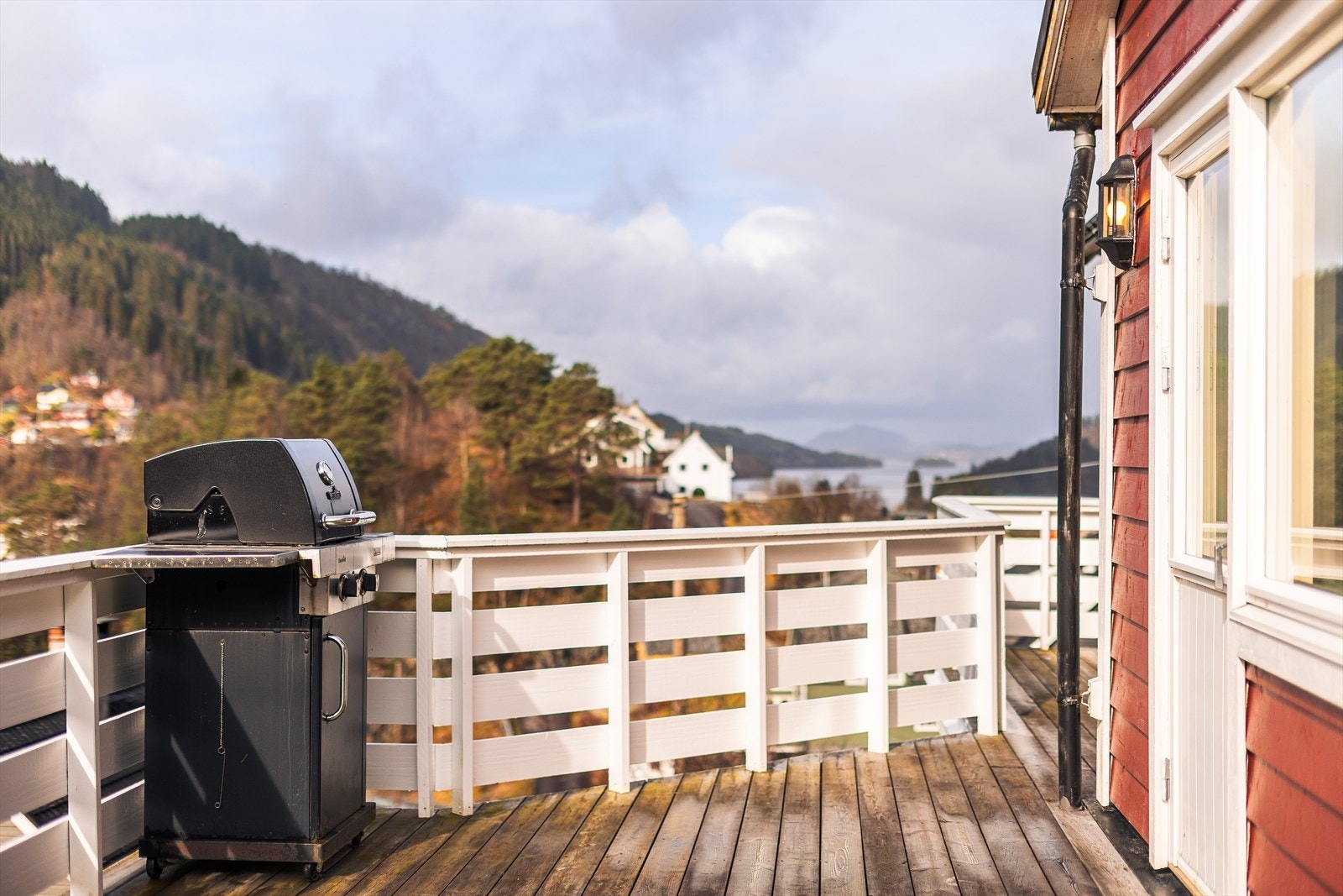 Verandaen byr på en imponerende utsikt i nordvestlig retning. Galleribilde