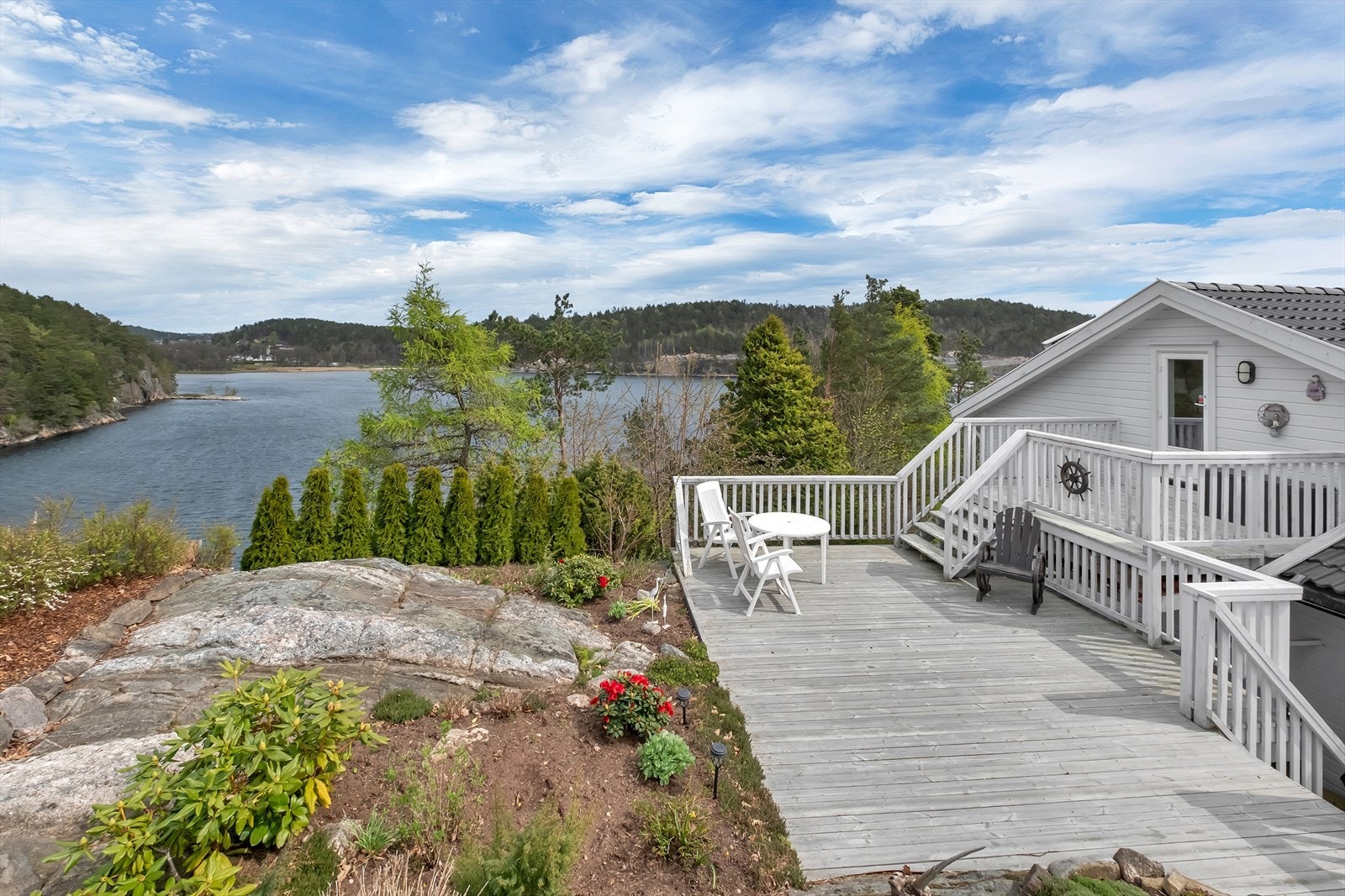 Utgang fra loft/hems til stor platting Galleribilde