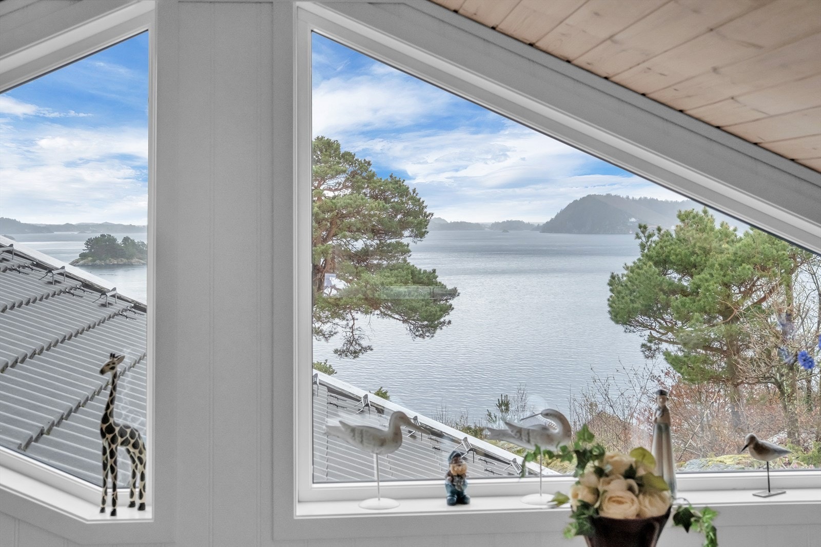 Vakker utsikt fra loftsvinduer Galleribilde