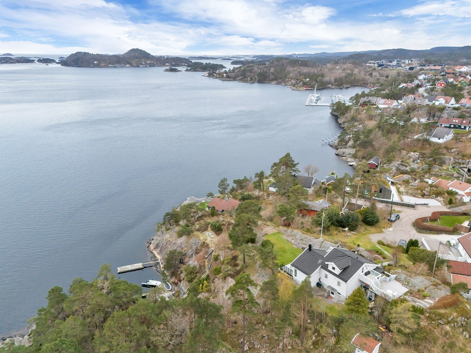 Romslig tomt med lang ca. 140 m strandlinje Galleribilde