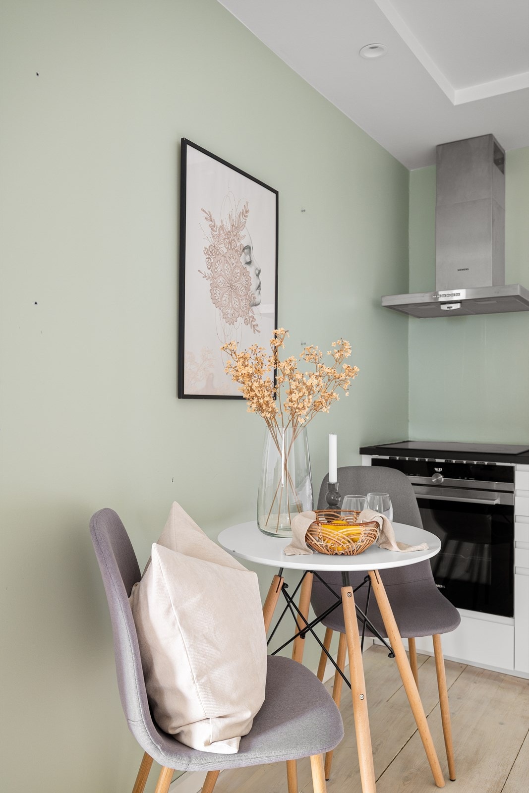 Det ligger i åpen løsning til stuen. Galleribilde