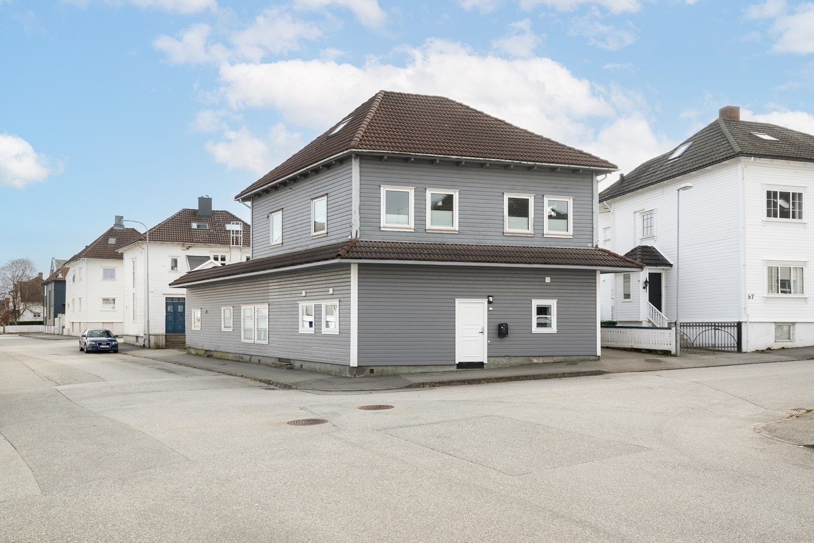 Den har en meget sentral beliggenhet med kun et snaut kvarter gange til sentrum. Galleribilde