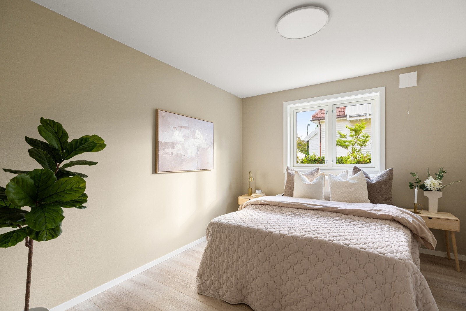 Hovedsoverommet har god plass til dobbeltseng og garderobeskap. Galleribilde