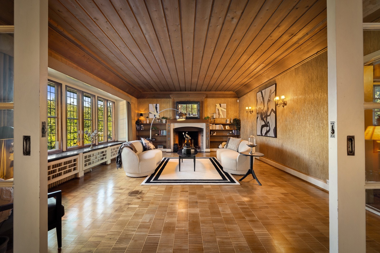 Huset har et internt bruksareal på 263 m2 (BRA-i). I tillegg kommer garasje, lysthus og utebod (totalt 53 m2 - BRA-e). Galleribilde