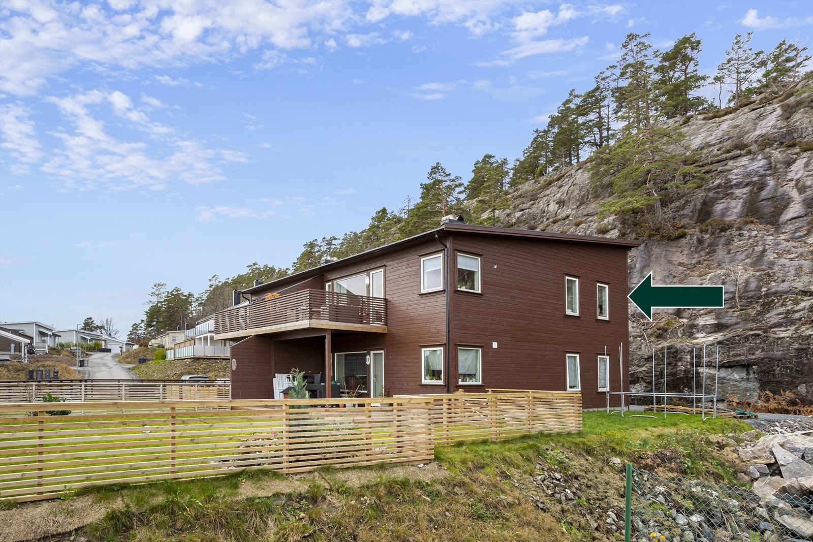 Eiendommen ligger i et stille og rolig nabolag med en sentrumsnær beliggenhet. Galleribilde