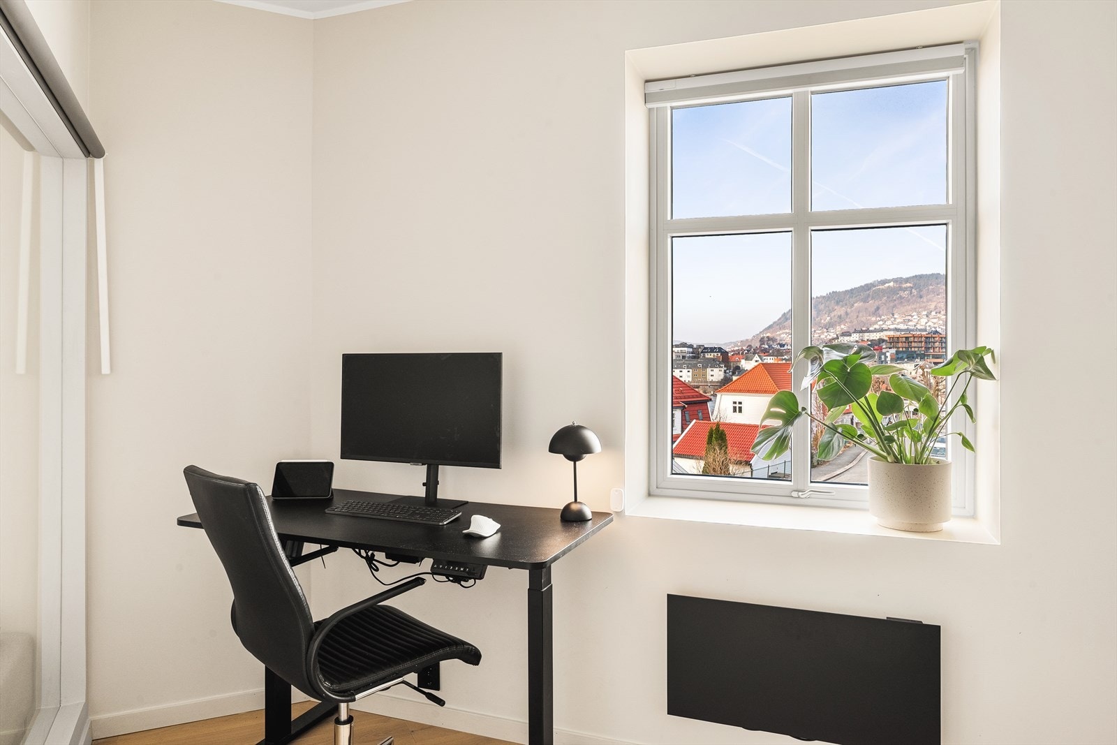 Her kan man sitte på hjemmekontor og nyte utsikten mot både Fløien og Ulriken Galleribilde