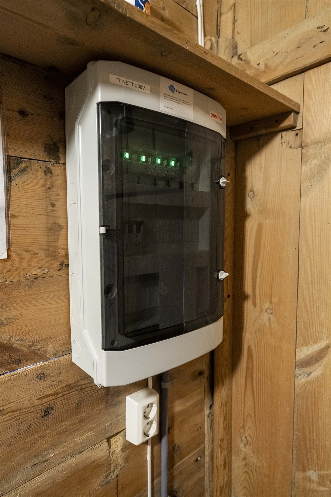 Sikringsskap med automatsikringar. Galleribilde