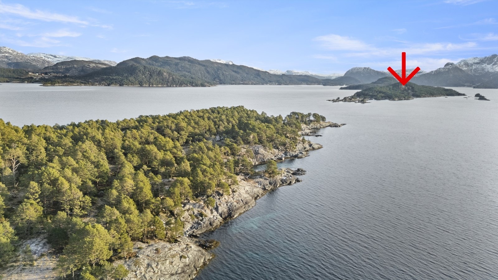 Delar av Litle Timberøya følgjer med i salet. Galleribilde