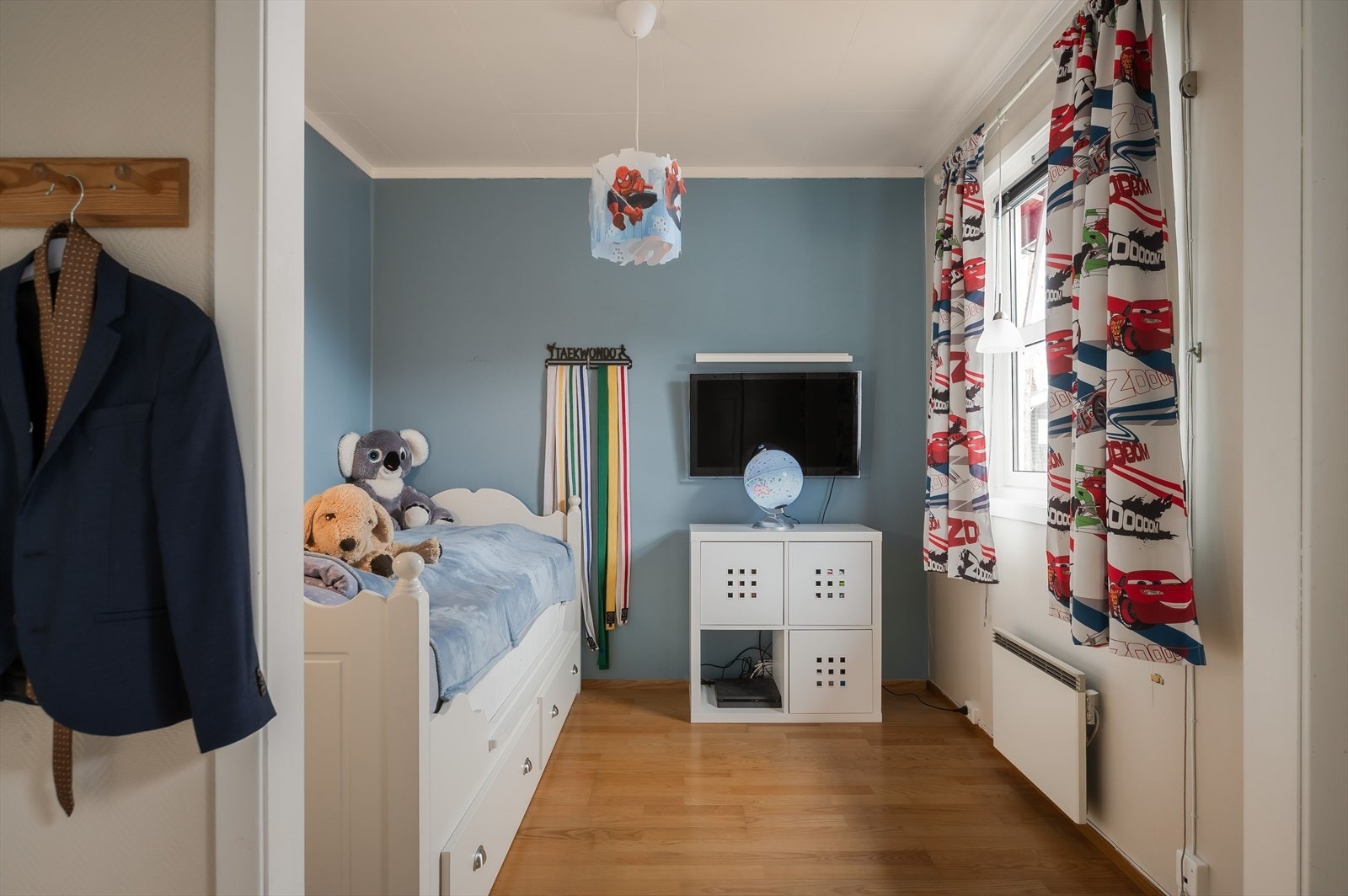 Soverom 2 var opprinnelig to mindre soverom som i dag er slått sammen til ett større soverom. Galleribilde