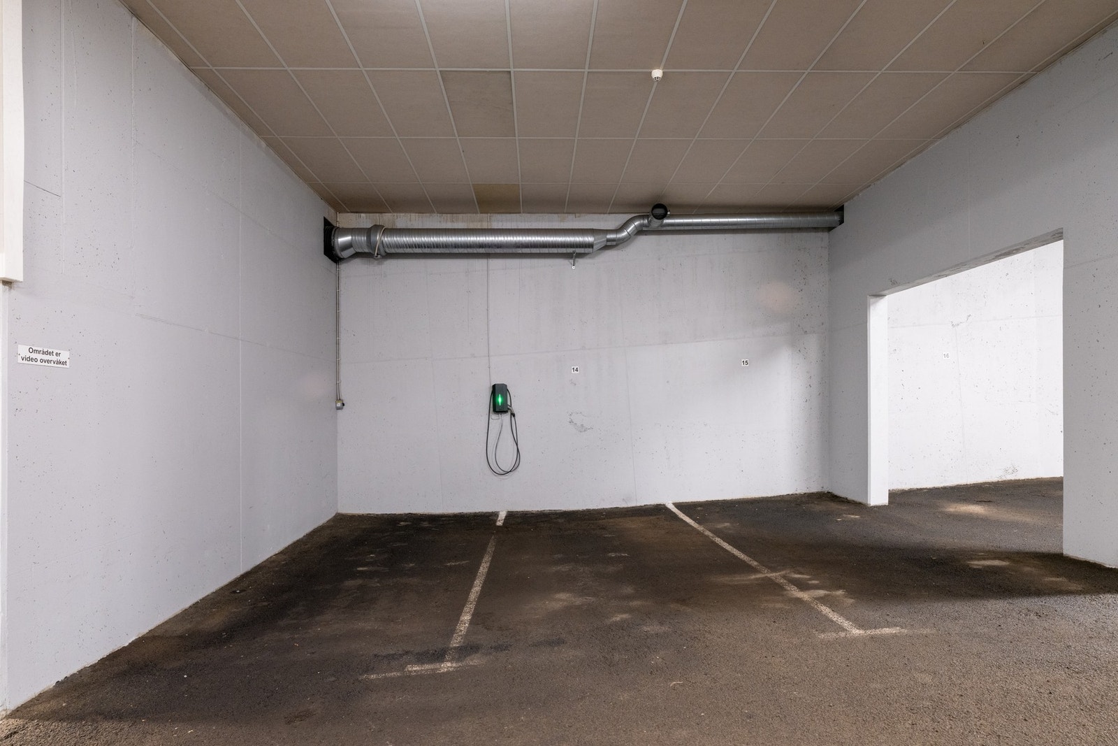 Leiligheten disponerer to garasjeplasser. Galleribilde