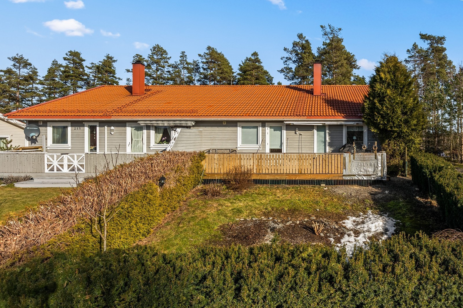Velkommen til Flatebyåsen 28B, en velholdt halvpart av tomannsbolig fra 2007. Galleribilde
