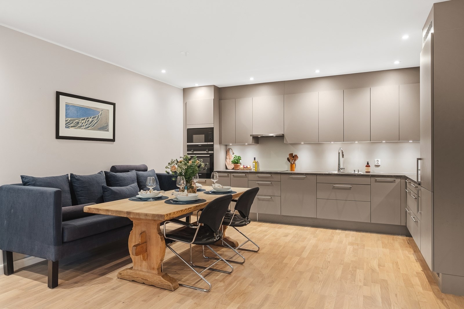 Velkommen til Hjalmar Brantings vei 2B - Presentert av Eiendomsmegler Norge ved Martin Høgøy Bjørkbom. Galleribilde