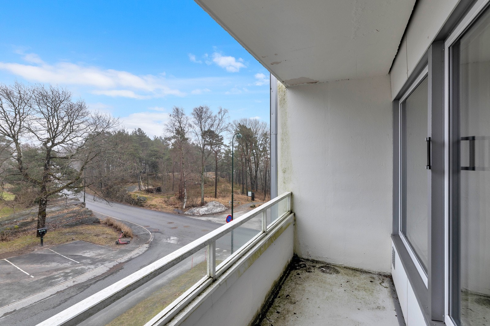 Fra stue er det utgang til balkong med morgen og formiddagssol. Galleribilde