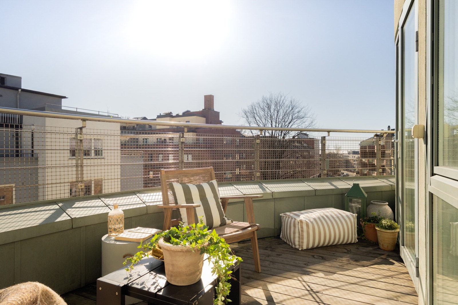 Stor terrasse med fantastiske solforhold. Galleribilde