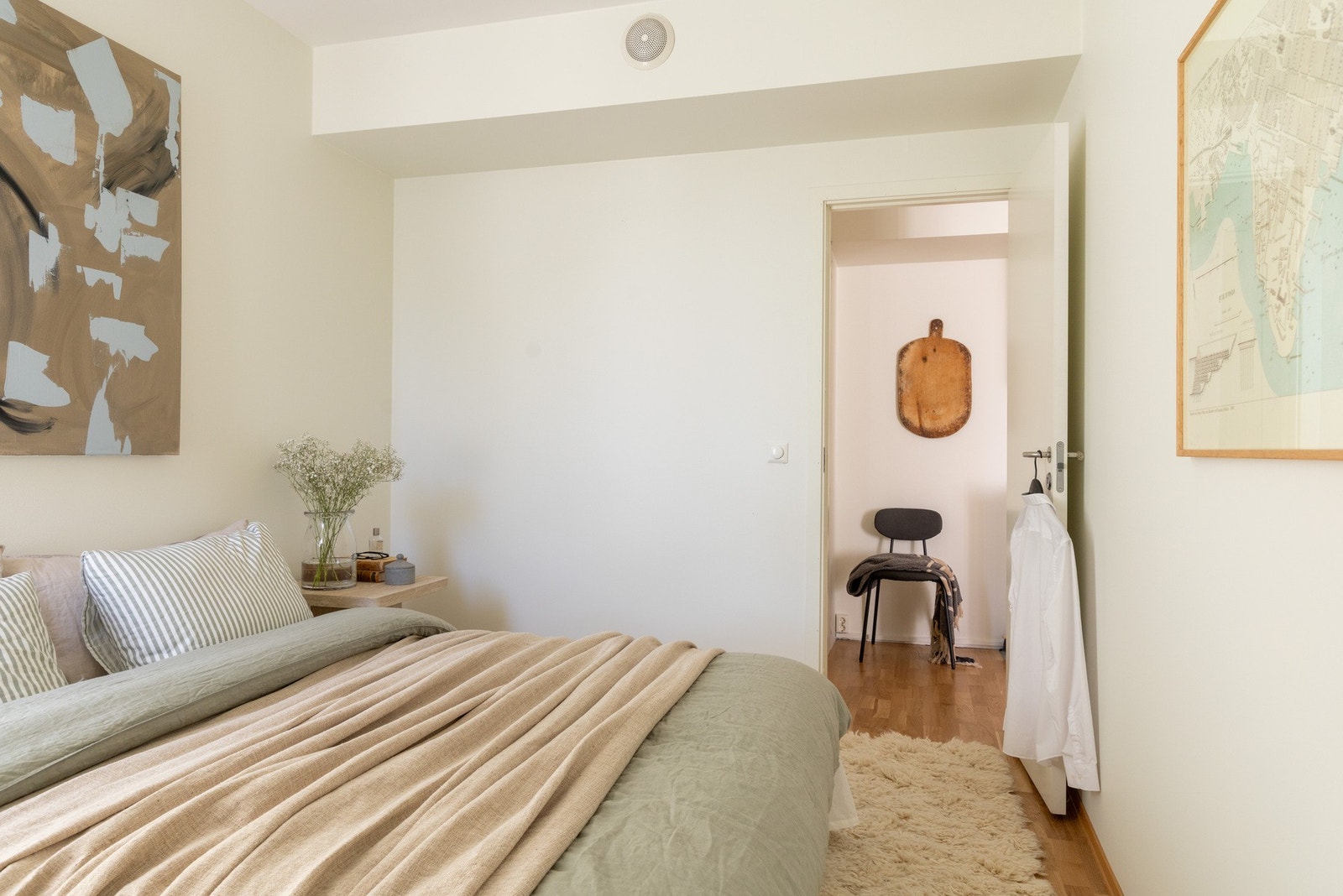 Vinduet gir godt med dagslys gjennom dagen. Galleribilde