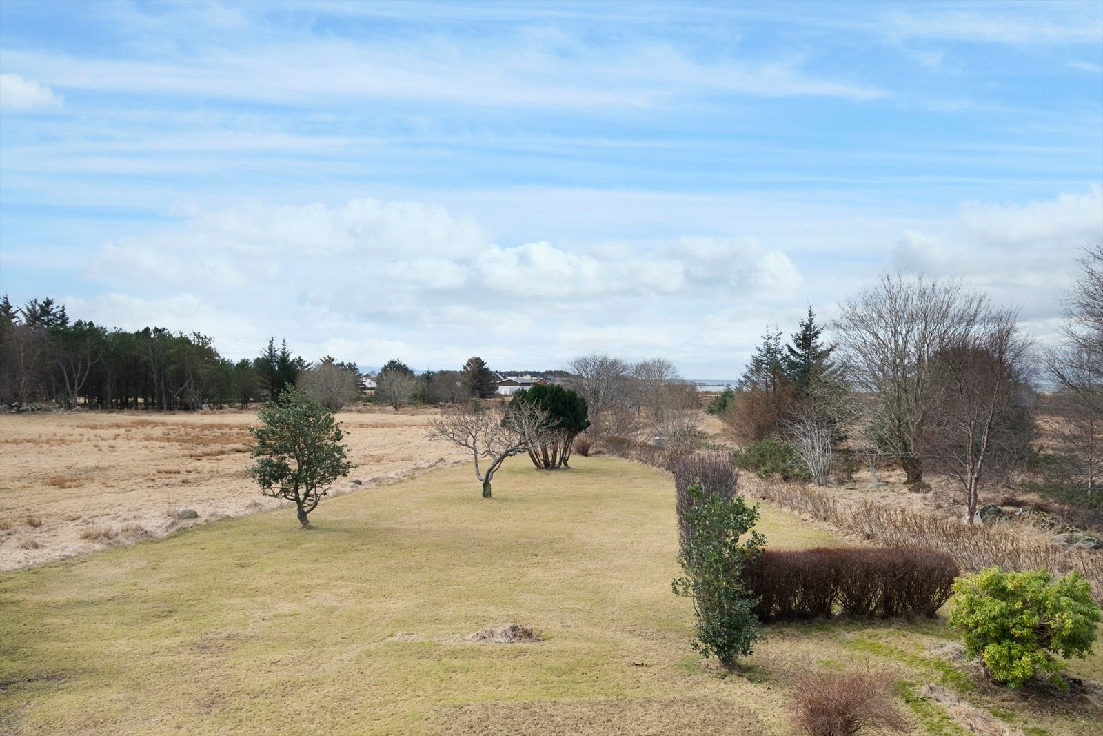 Stor og pent opparbeidet tomt Galleribilde
