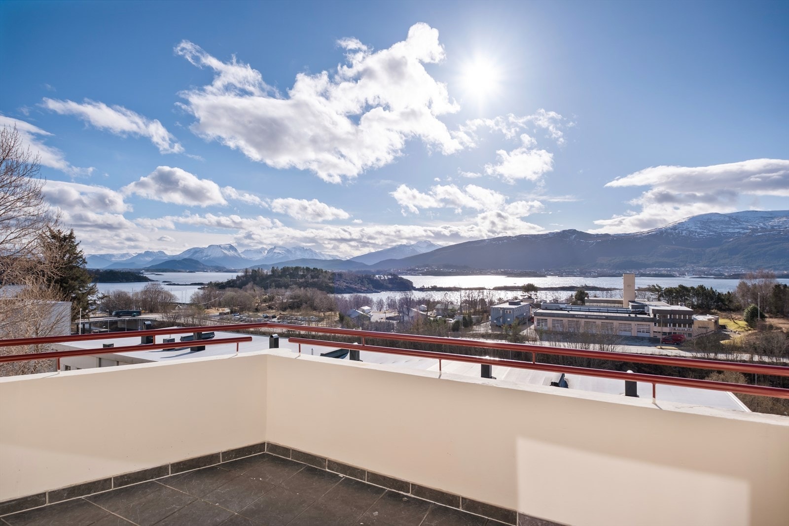 Velkommen til Borgundvegen 152A - Presentert av Notar v/Torstein Drevik
Foto: Ingvald Kaldhussæter Galleribilde