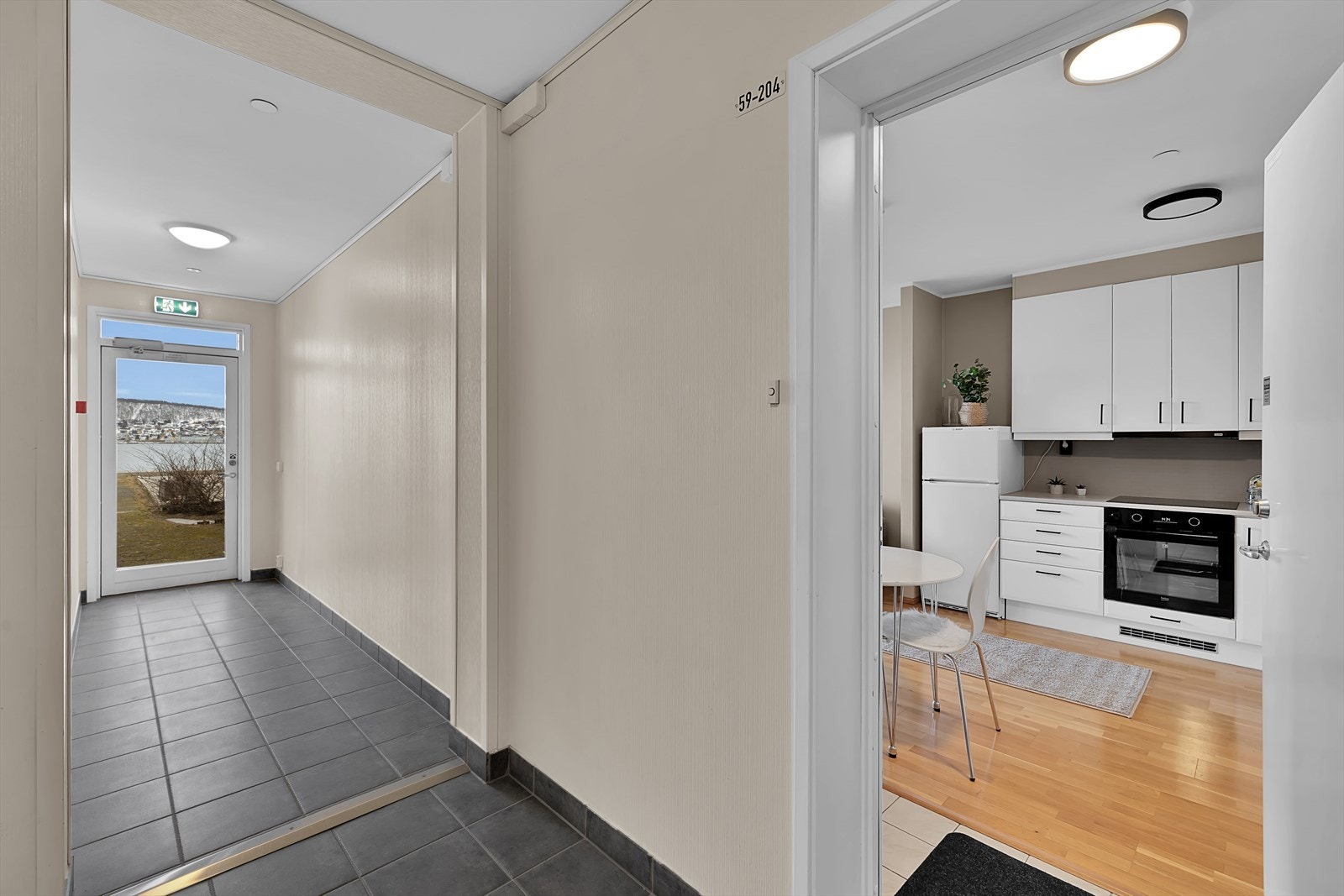 Velkommen inn! Flotte fellesarealer tar deg til leiligheten. Galleribilde