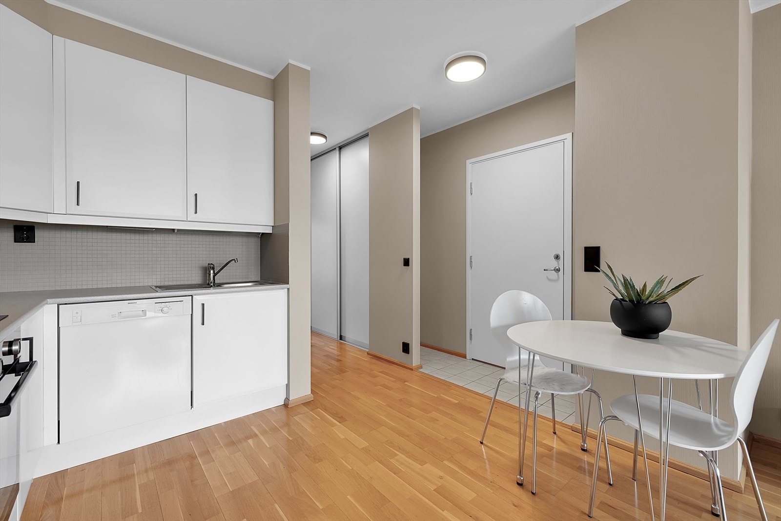 Spiseplassen har sin naturlige plass ved kjøkken. Galleribilde